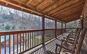 Smoky Mountain Cabin With Game Room And Hot Tub!